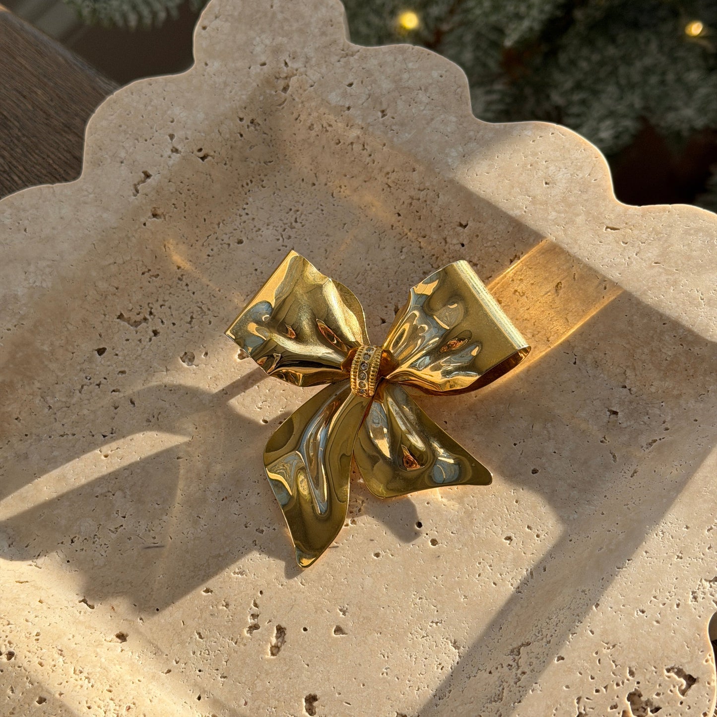 Large-Golden-Bow-Brooch