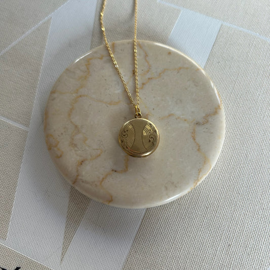 Circle Locket with Side Etching and Solid Center