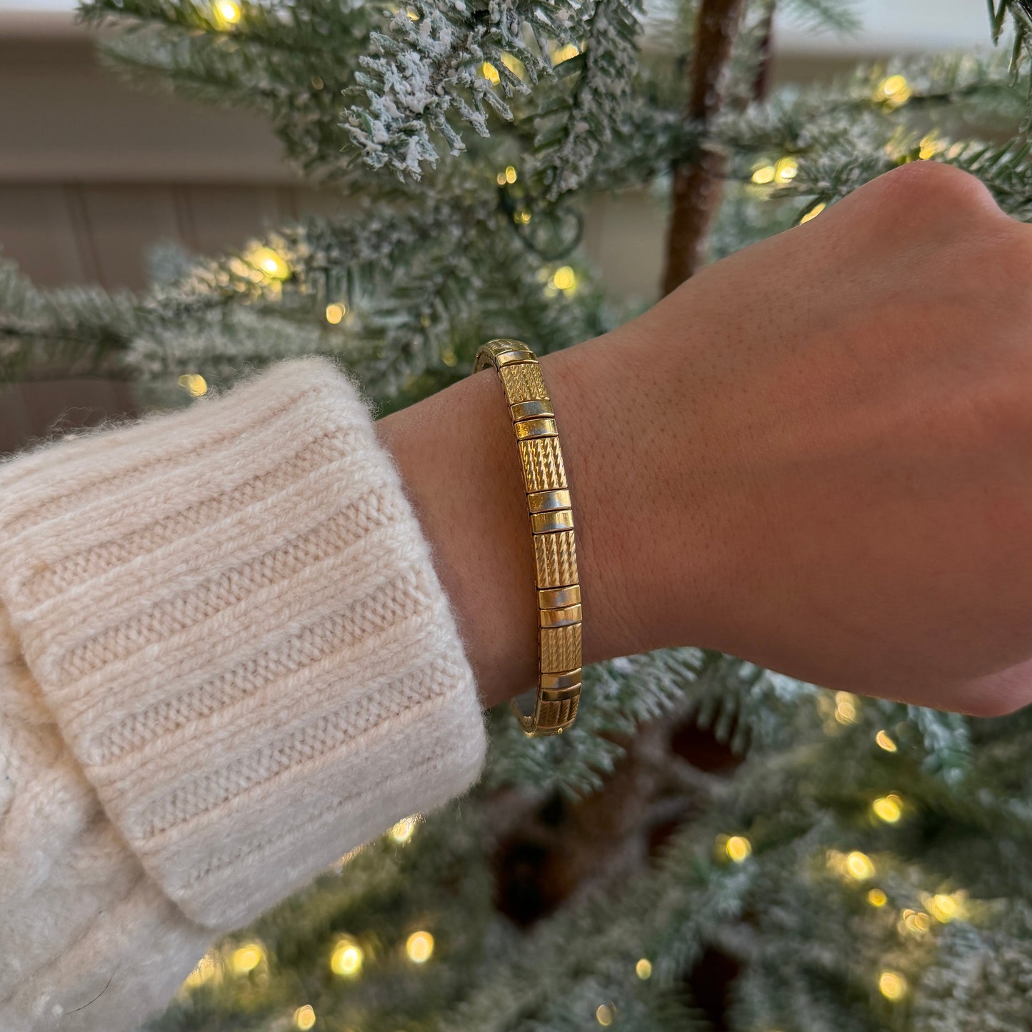 Stainless-Steel-Thin-Accordion-Stretch-Bangle